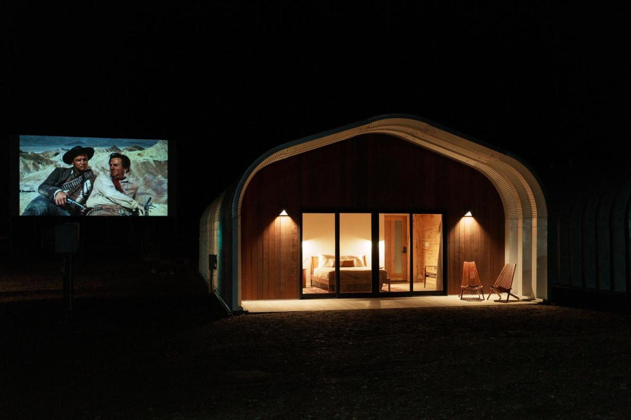 Frontier Drive Inn Center Buitenkant foto